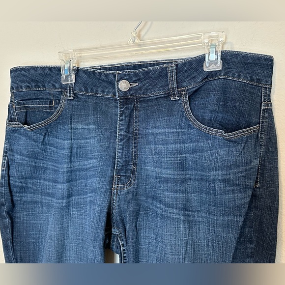 Riders by Lee Mid Rise Stretch Dark Wash Distressed Straight Leg Jeans- size 18 - Picture 3 of 9